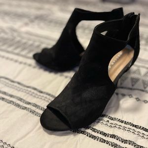 Cute peep toe bootie